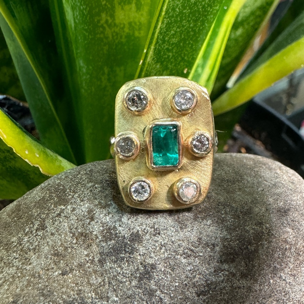E.DeHaven 18k Emerald & Diamonds ring - Picture 11 of 16